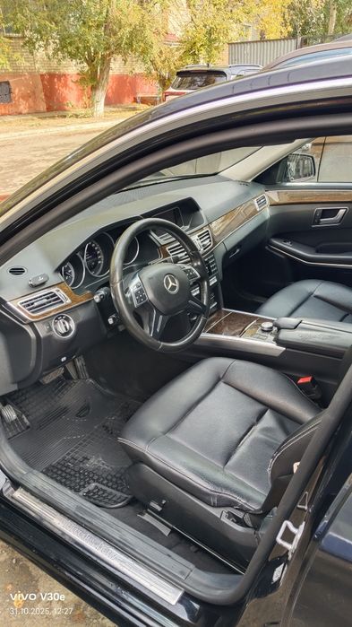 Мерседес Бенс Е200