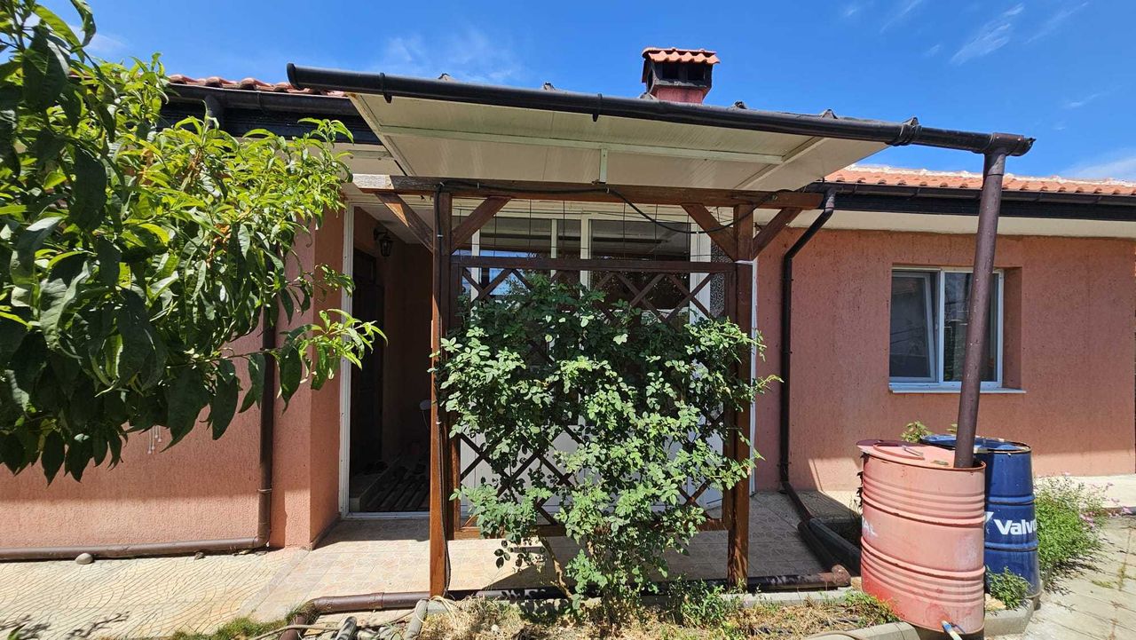 Продава се Къща в с. Кошарица, Област Бургас - 160 кв.м за 1688 €/кв.м - Снимка #4