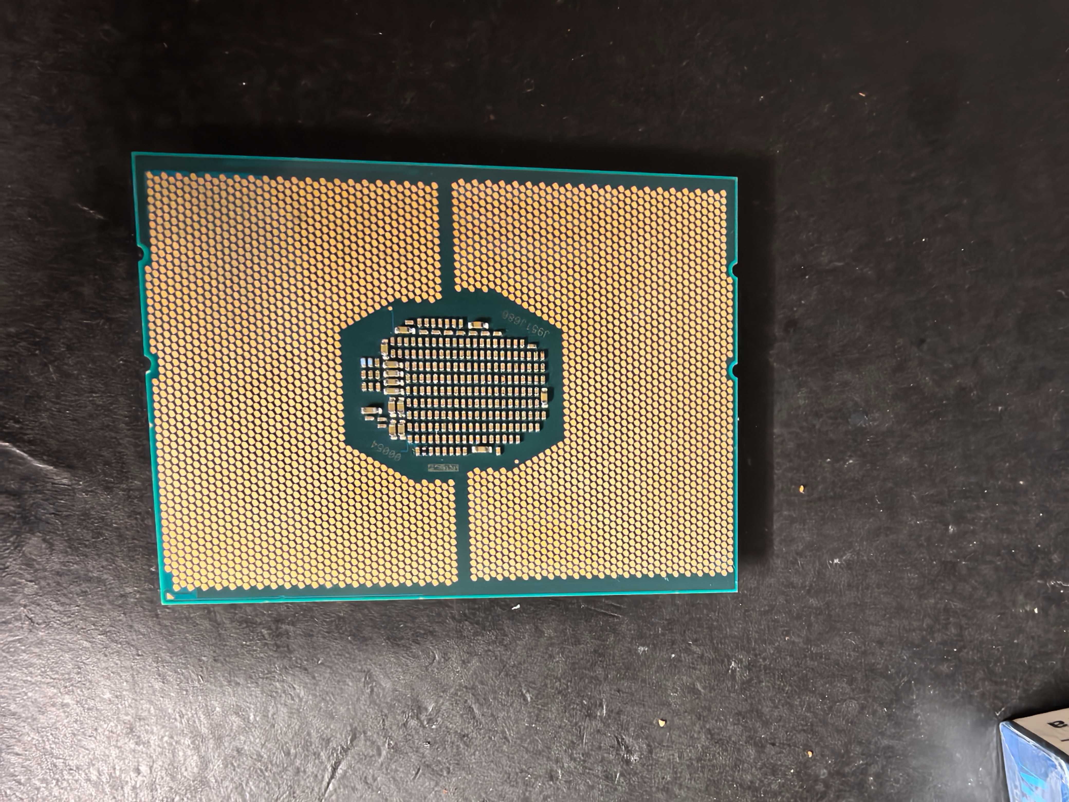 Процесори Xeon E5-2658V8 , GOLD 6134 , E7-8890V3