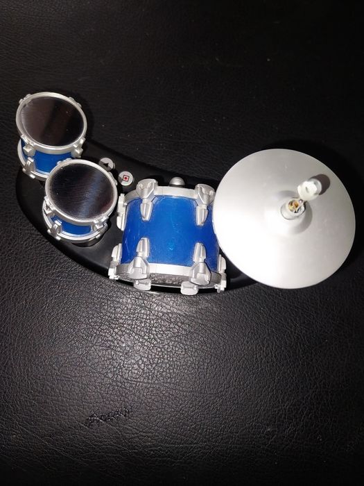 Дървена кукла с българска носия,детски мини барабани и други