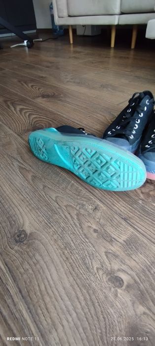 Два чифта Converse 42номер 110лв.