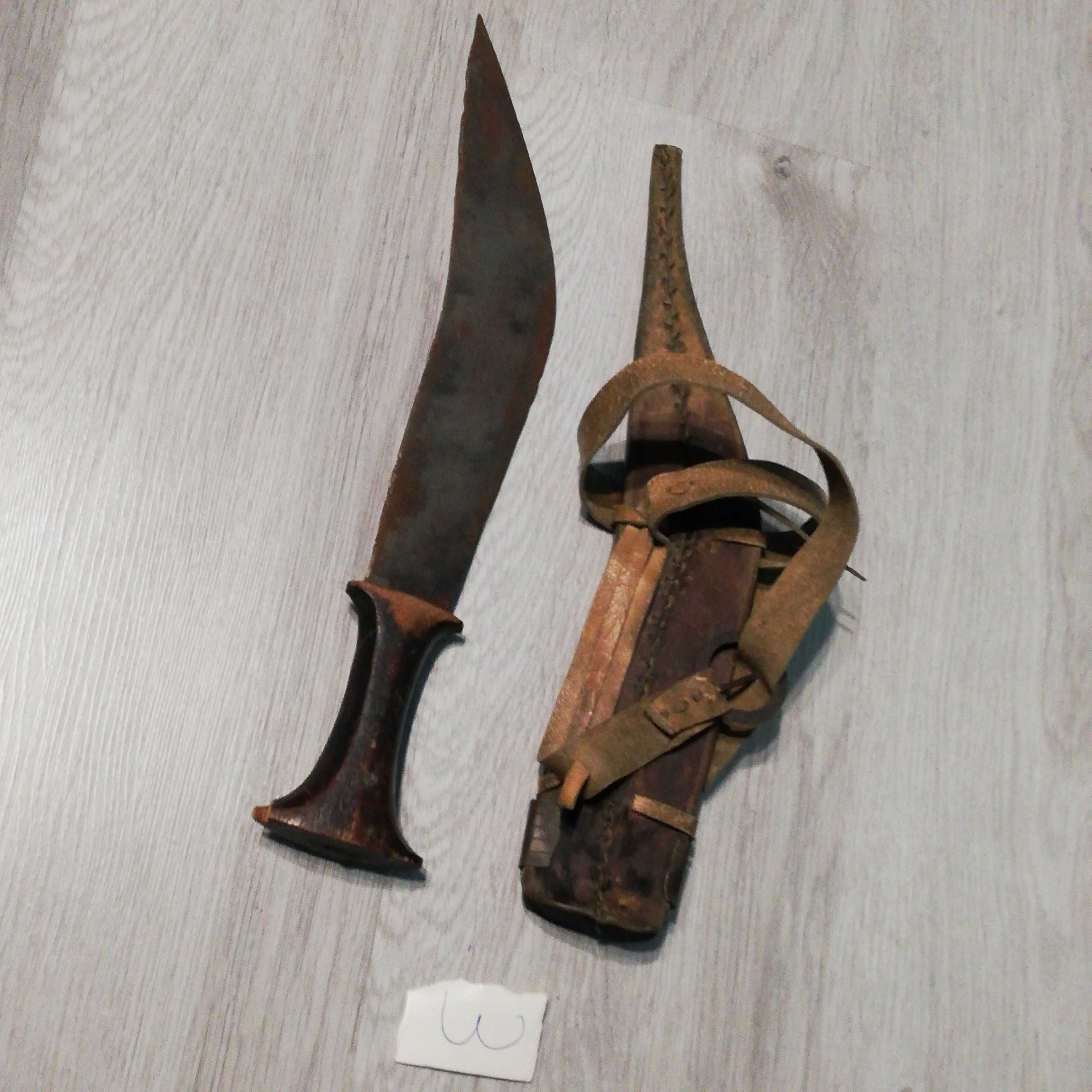 Автентични ножове КУКРИ и Африкански племенни ножове. Цени 50-110 лв