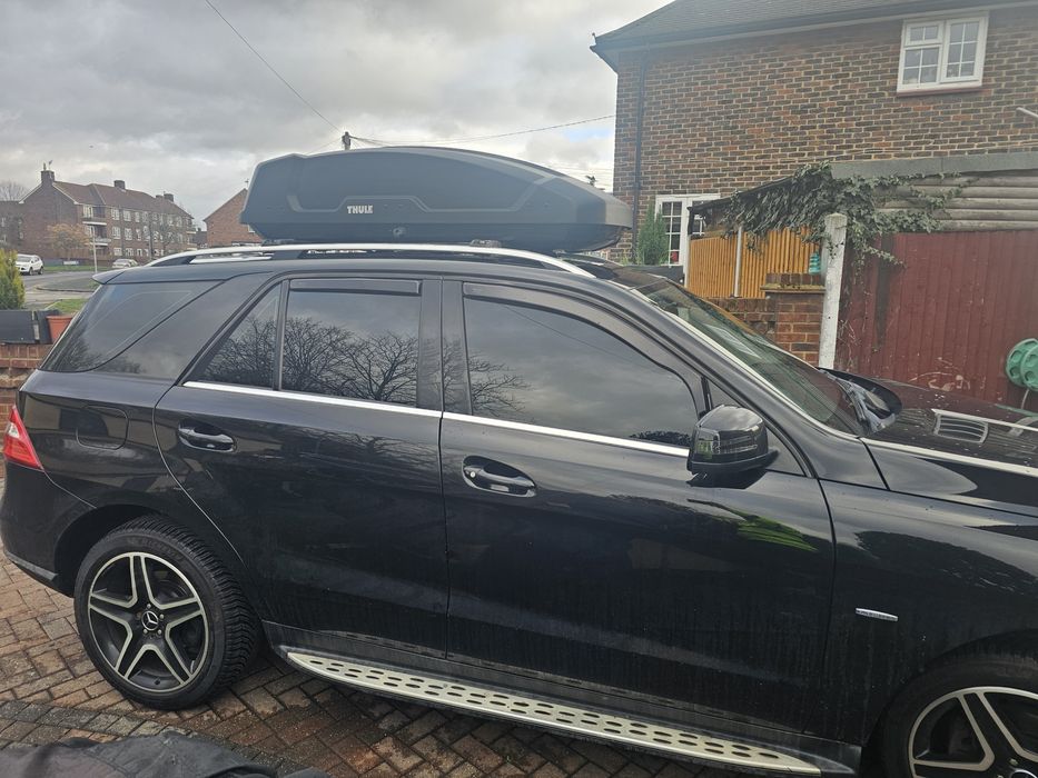 Thule roof box 480l  ( cutie de portbagaj )