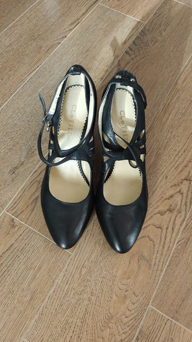 Продаются туфли в отличном состоянии 38р