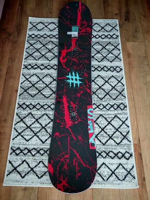 Vând placa Snowboard yes NOUA IN FOLIE
