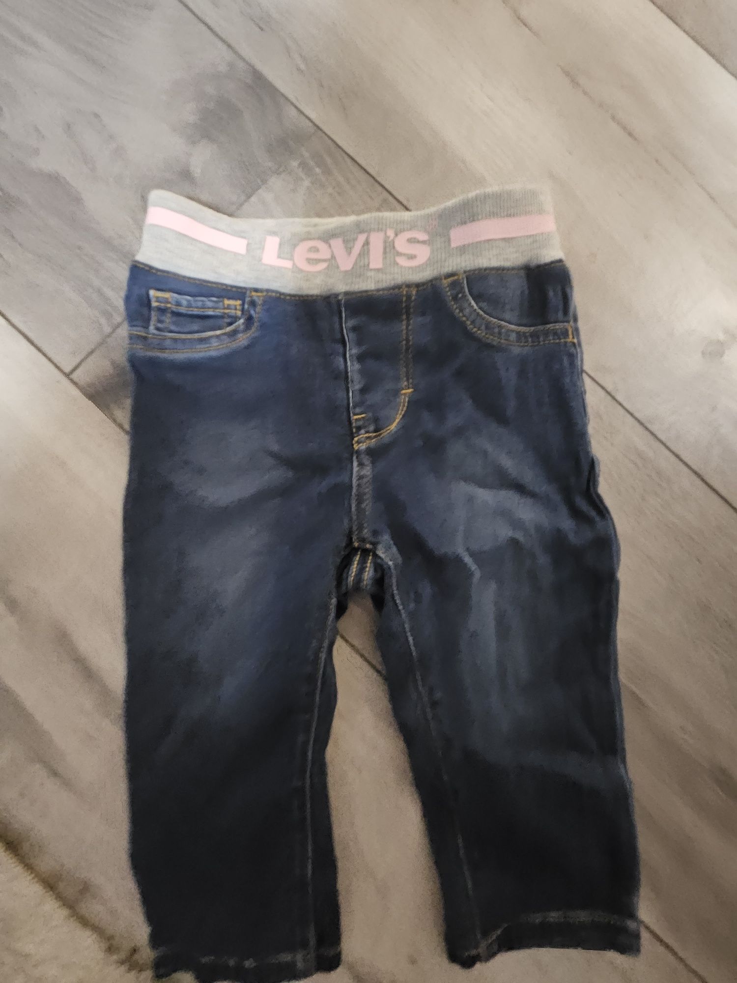 Jeans fetitze Tommy si Levis