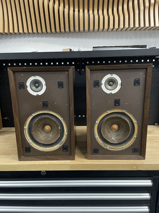 Vand / schimb boxe vintage KLH thirty one