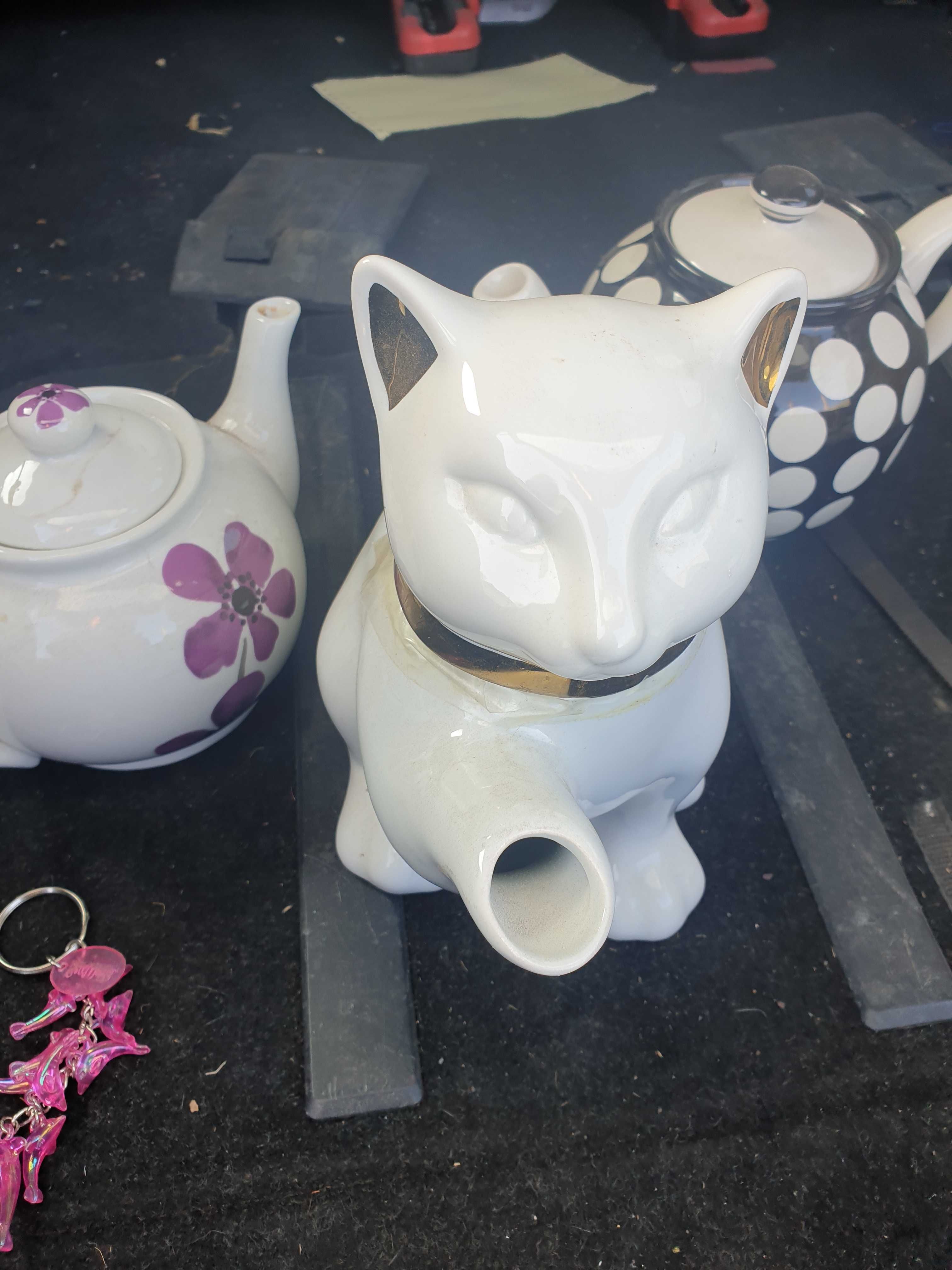английски чайник във формата на котка