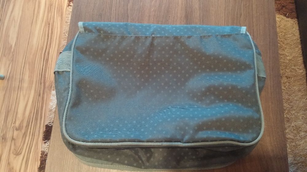 Чанта подходяща за лаптоп или училище