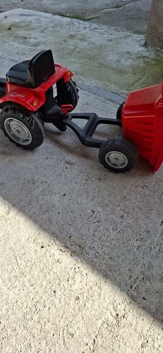 Tractor cu pedale si remorcă
