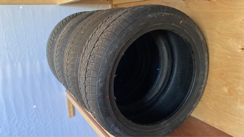 Продается зимние шины Triangle 225/45/17 в отличном состояние.100000!!