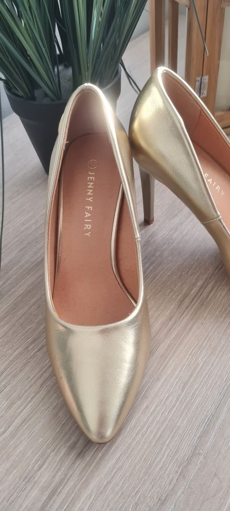 Pantofi dama marimea 37,culoare aurie.