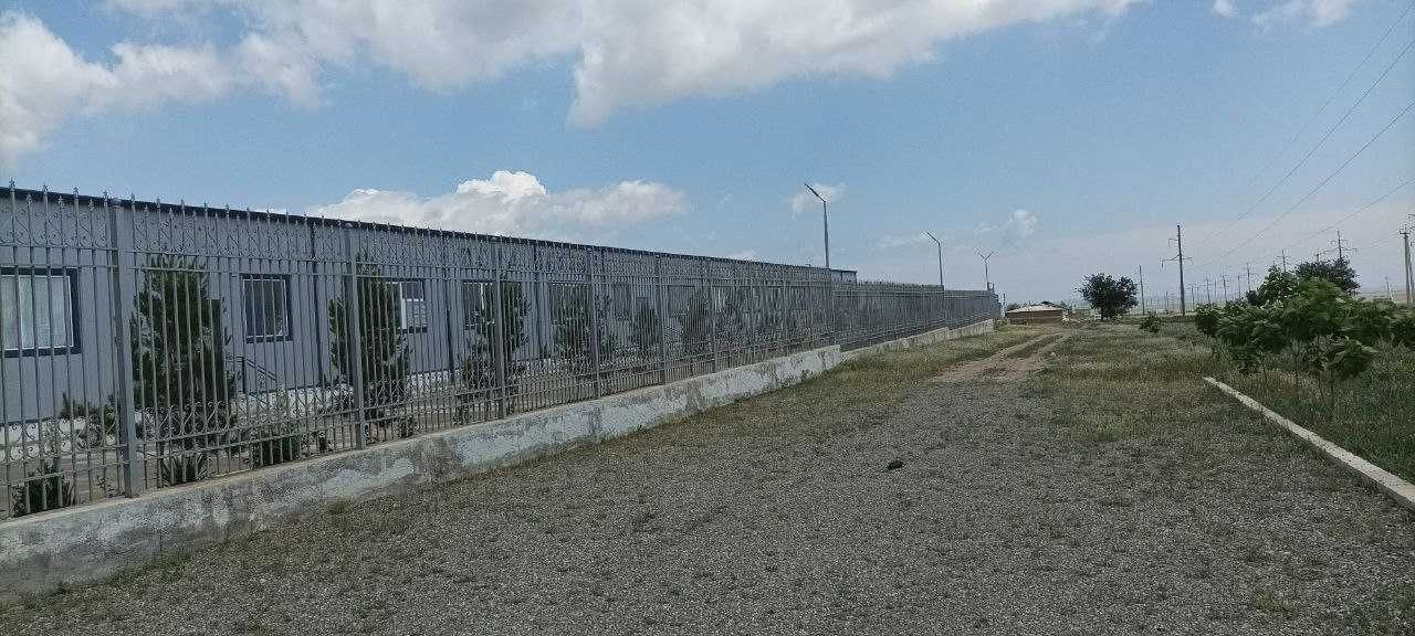 Jizzax viloyati Forish tumanida tikuvchilik majmuasi binosi sotilmoqda