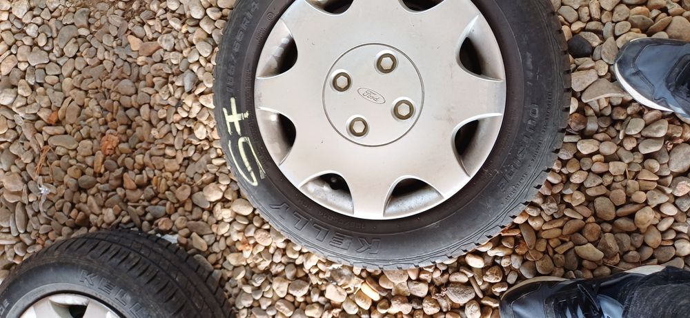 Cauciucului de vînzare  umflate cu jenti  cu  tot 185 .65  .14