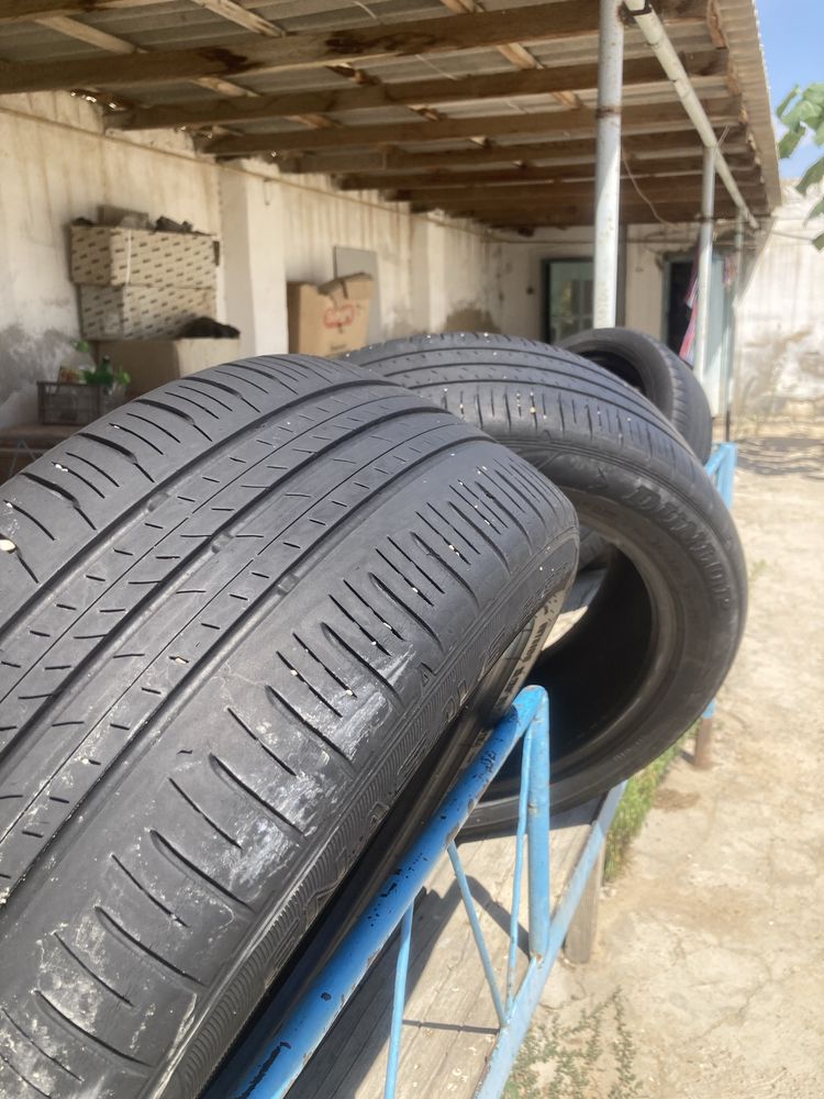 Фирма DUNLOP 4 шт в хорошем состоянии 205/55/R17, еще 2 шины есть