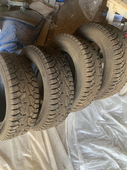 Автошины зимние б/у 4 штуки 215/65 R16