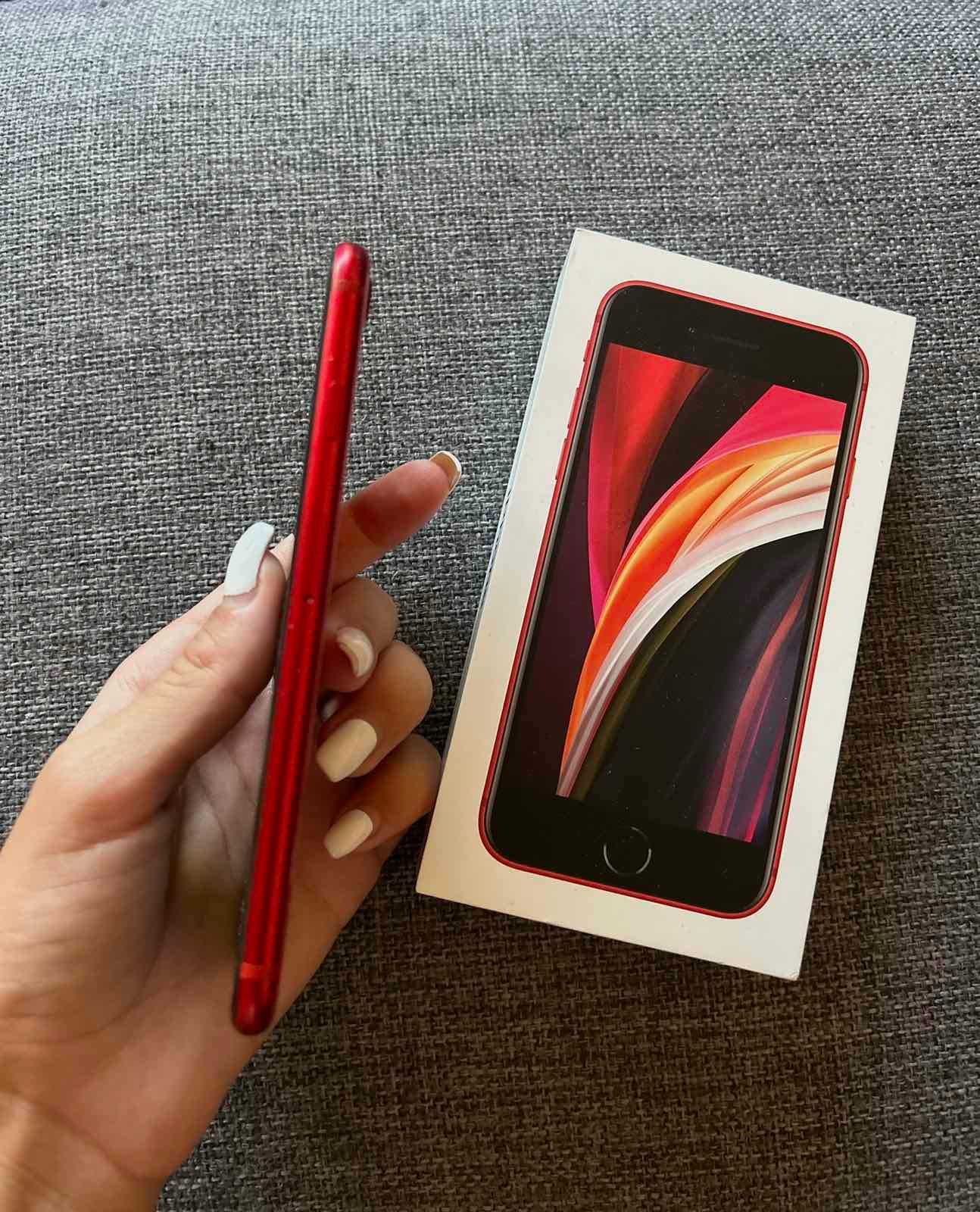 Iphone SE 20 червен