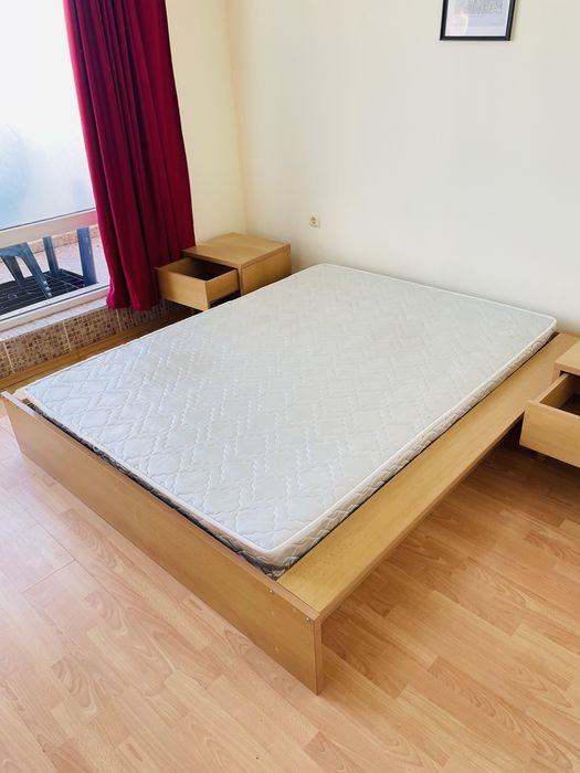 БЕЗПЛАТНО  спалня със нощи шкафчета