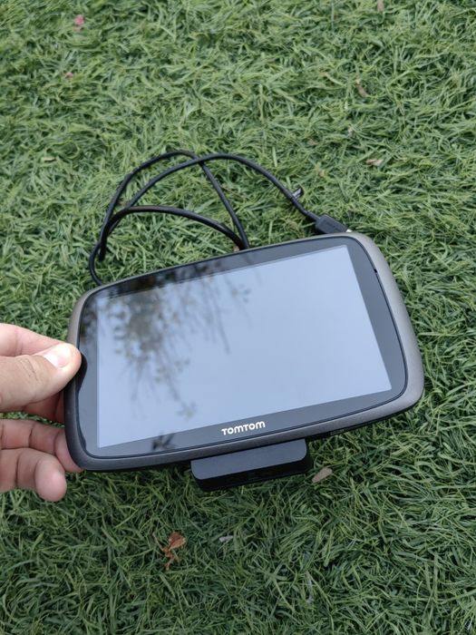 Vând GPS TOMTOM cu încărcător original