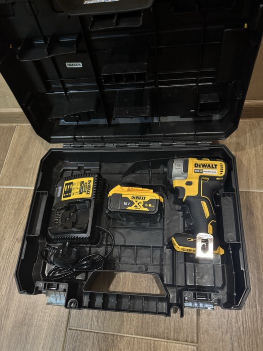 Акумулаторен винтоверт импакт DeWALT DCF850P2T с  батерa в куфар
