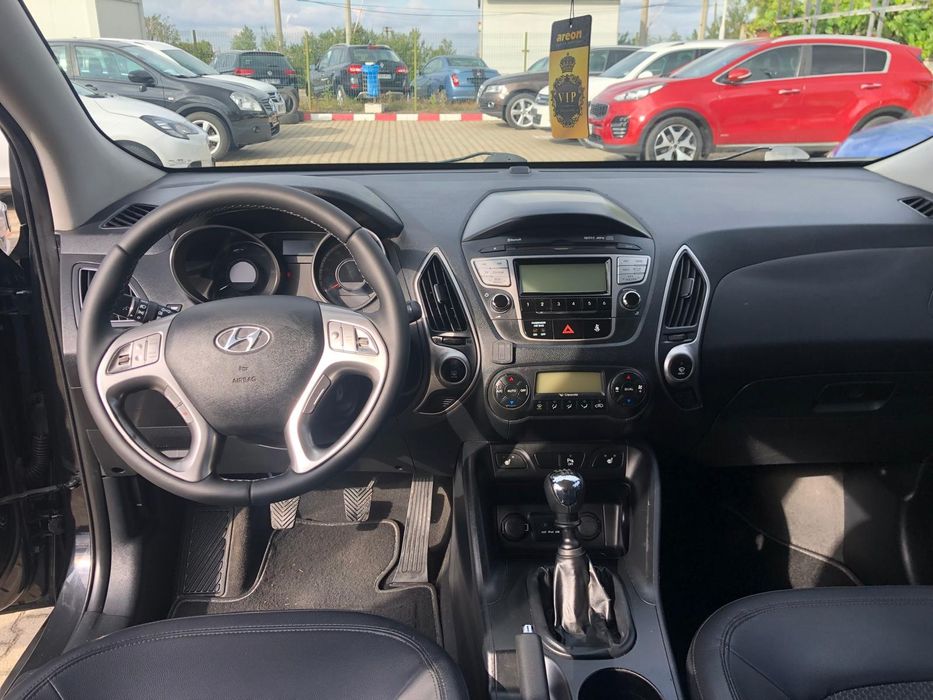 Hyundai IX35 4x4 - 2.0D Euro 5 - Clima * Semi-Piele