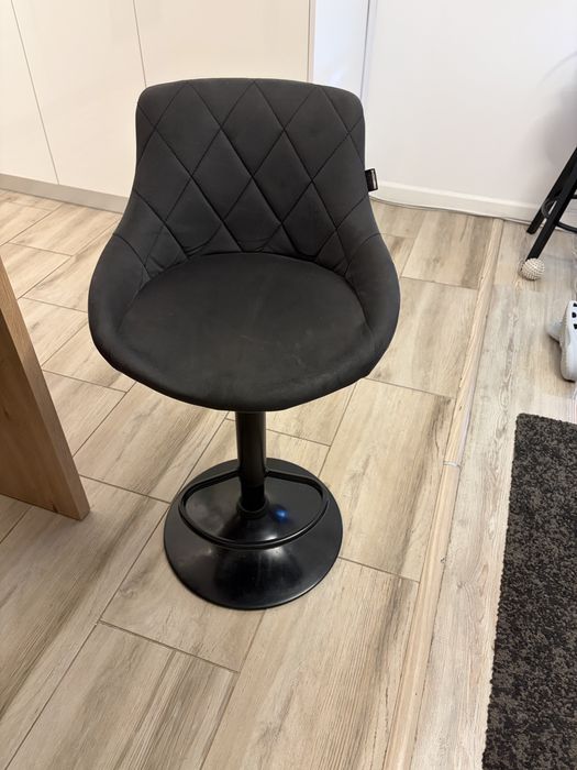 Set masa cu 4 scaune reglabile de bar