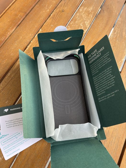 Продавам Оригинален кейс Mous за Iphone 17 Pro Max