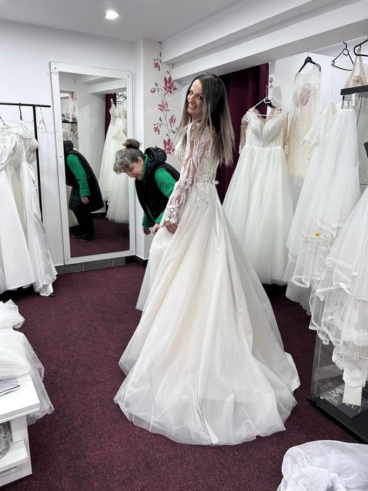 Rochie de mireasa purtata o singura data