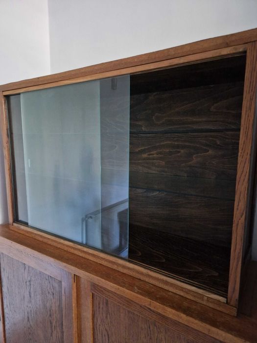 Vand bufet lemn vintage cu vitrina si usi glisante