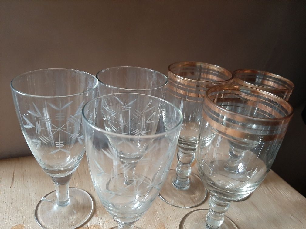 Стеклянная посуда: стаканы, рыбница, рюмки,стопки