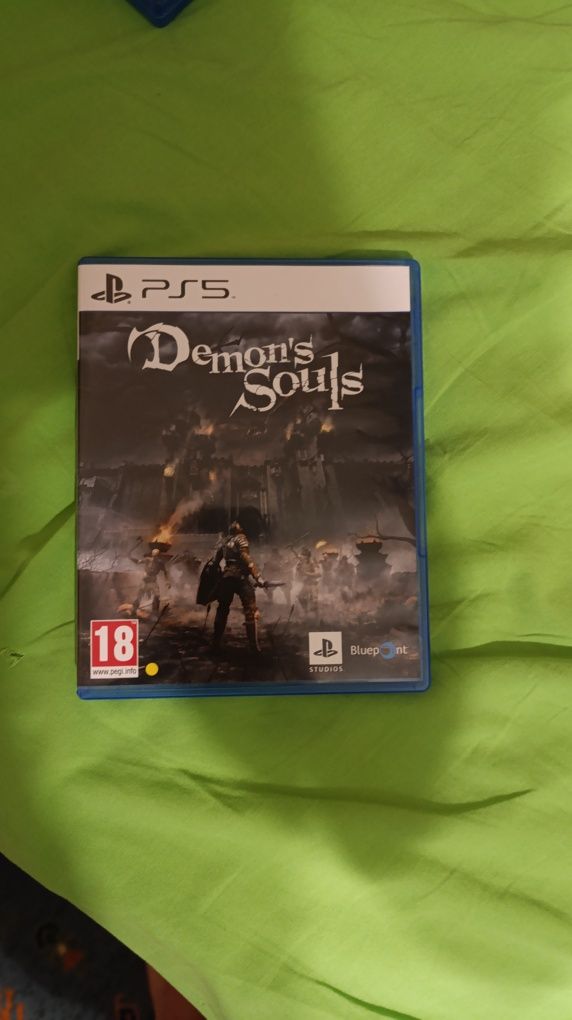 PS5+2 джойстика+11 игри