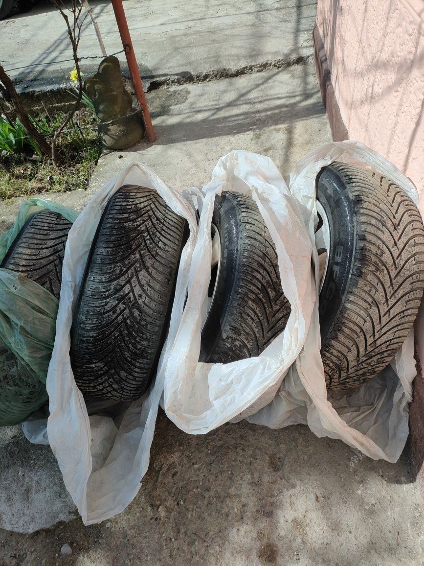 Jante originale Audi A4 B8 R16 cu anvelope iarnă