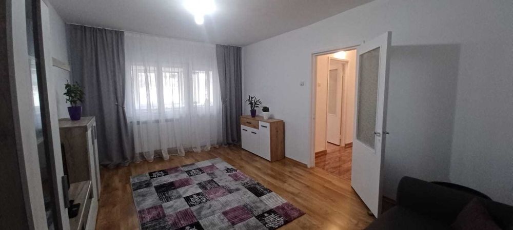 Inchiriez apartament 2 camere decomandat