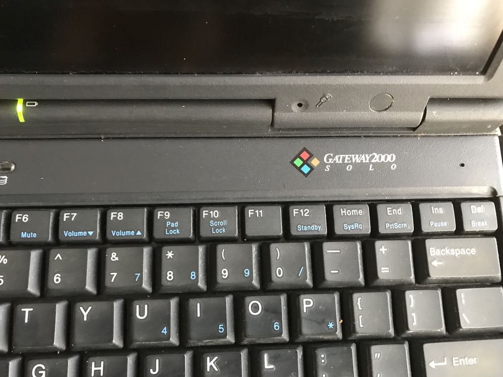 Ретро лаптоп от 2000 г. За колекционери!