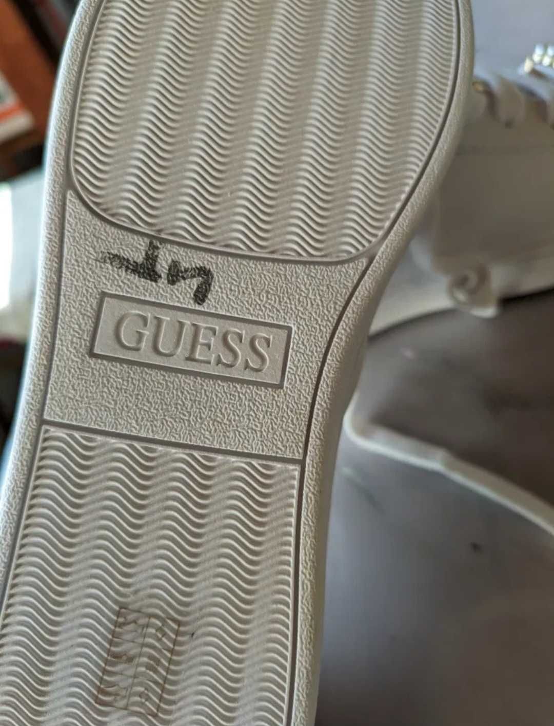 Маратонки Guess Англия