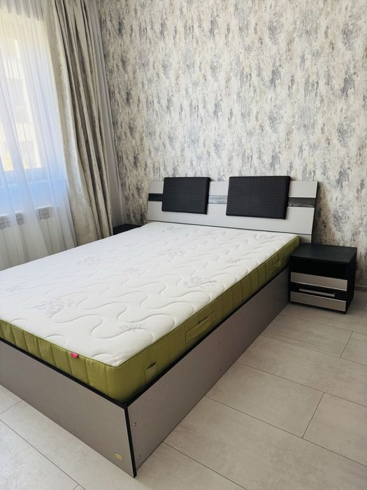 Vand Pat cu noptiere