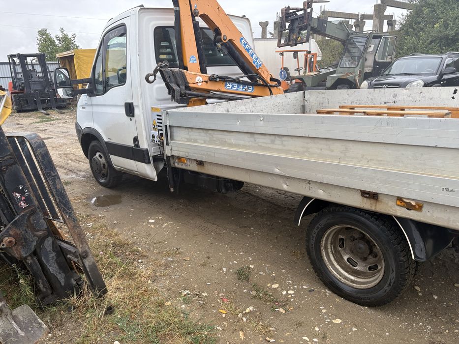 Iveco Daily cu macara