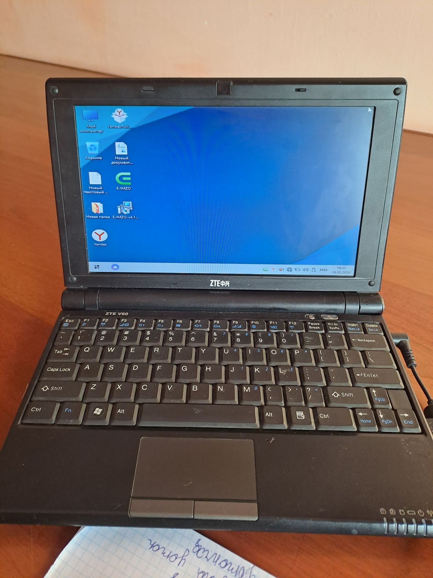 ZTE V60  Netbook oxirgi model