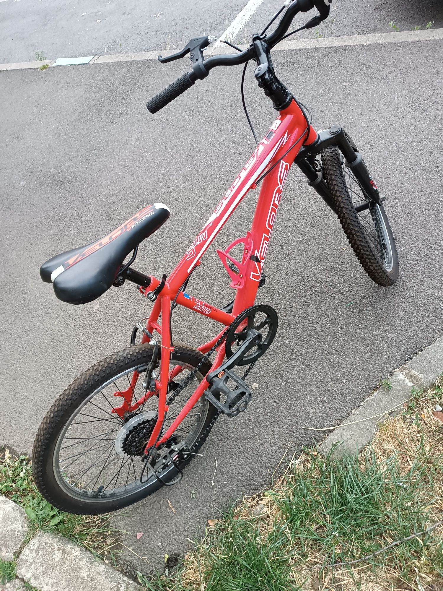 Bicicleta superbă