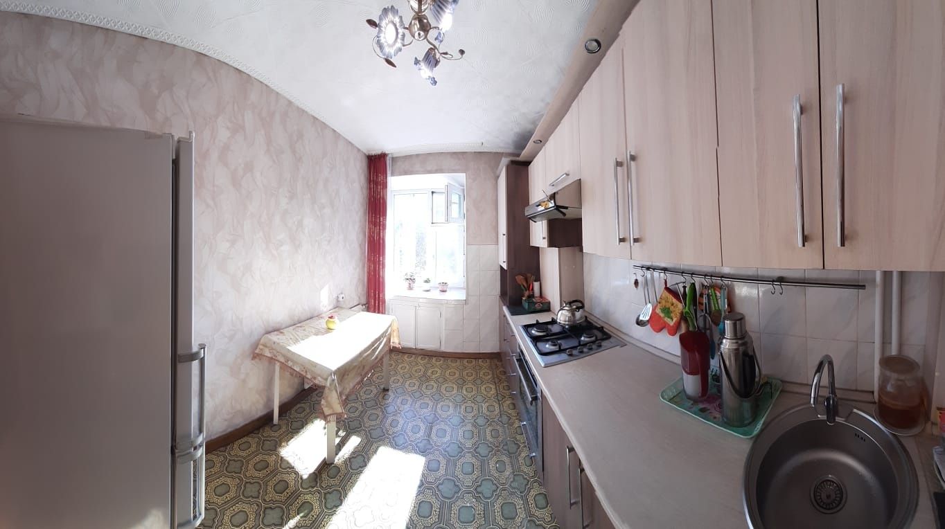 Продам 3-х комнатную в центре.