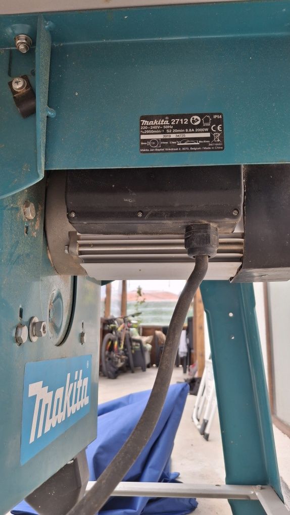 Употребяван Настолен циркуляр с плот Makita 2712, 2000 W, Ø 315 мм

98