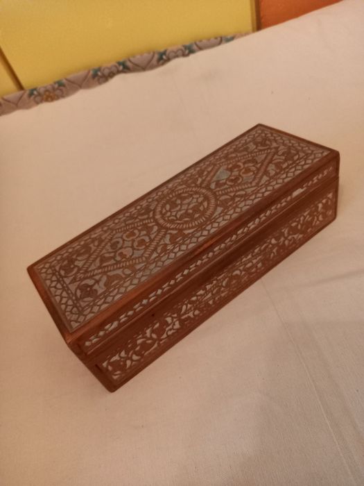 Деревянная шкатулка