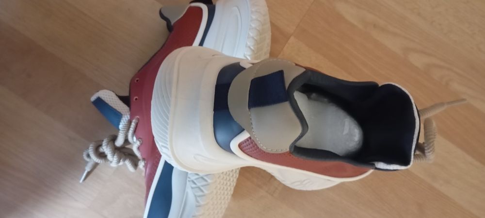 Нови маратонки DL