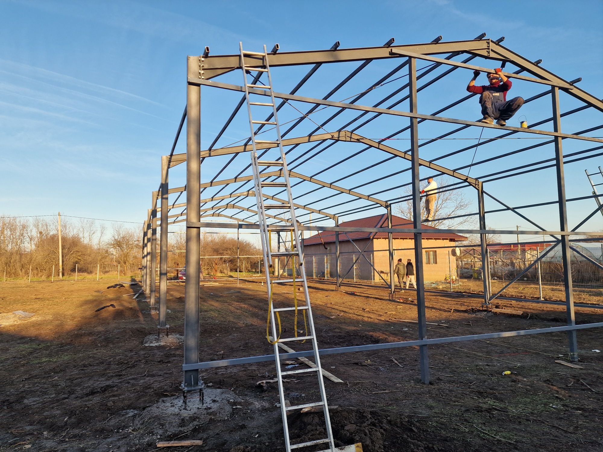 Vând structuri metalice din stoc: 12x12x4 12x20x4 12x30x4 9x12x4 9x20x