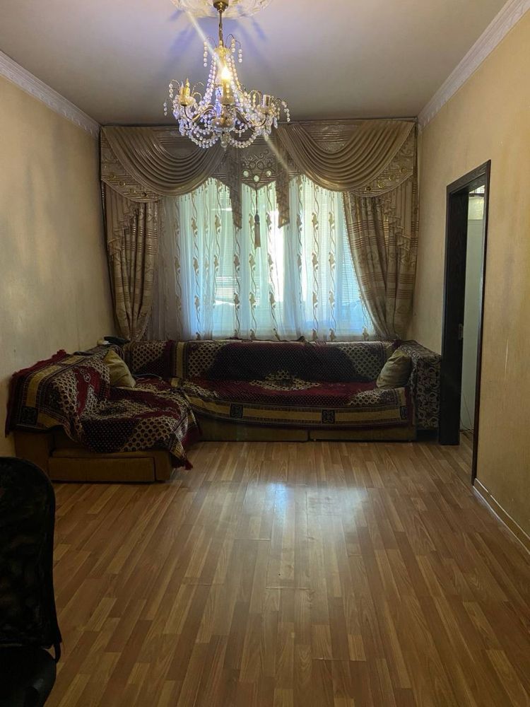 Срочно продается 3 комнатная квартира Юнусабад 8 , Биллюр кафе