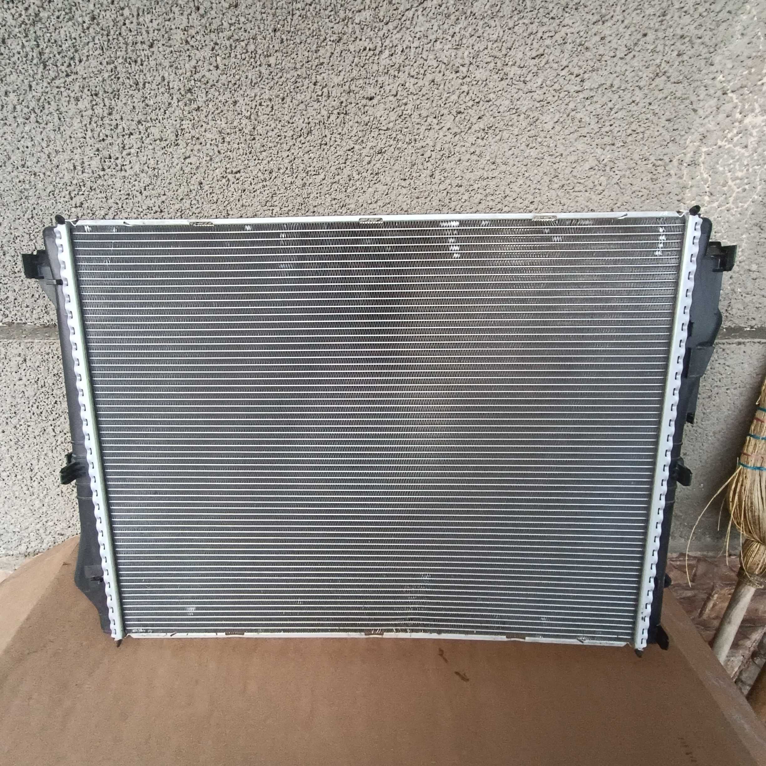 Радиатор за охлаждане на Мерцедес W205 W213 W253 X253 E200