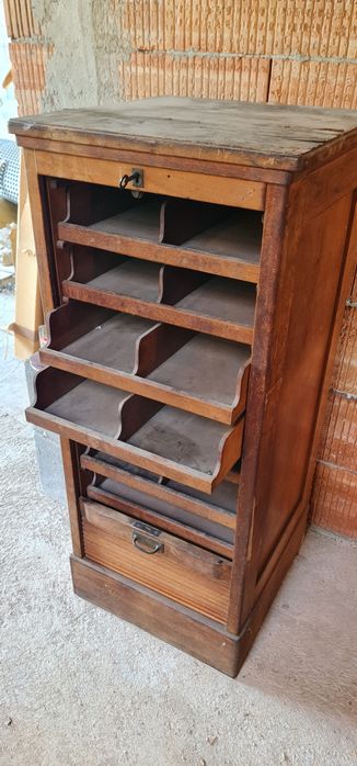 Raft-etajera din lemn-vechi. Antic.Diverse