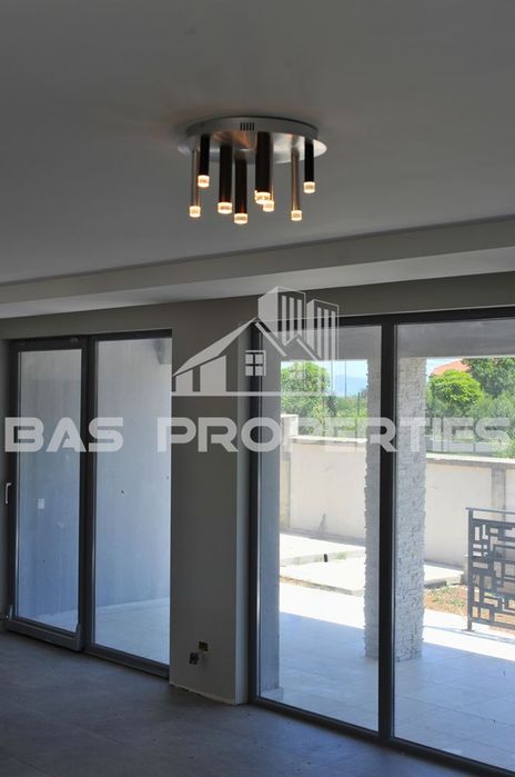 Къща в София, област-с.Гурмазово площ 240