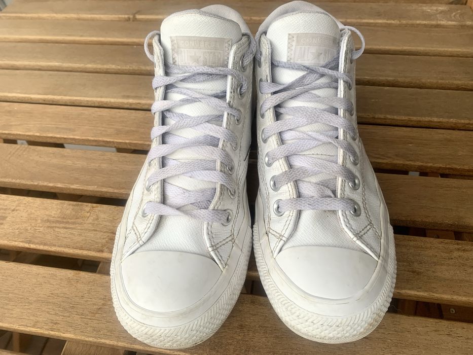 Бели, кожени кецове Converse