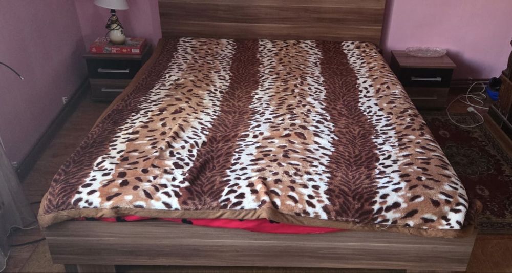 Set mobila pat+2noptiere+comoda+dulapuri